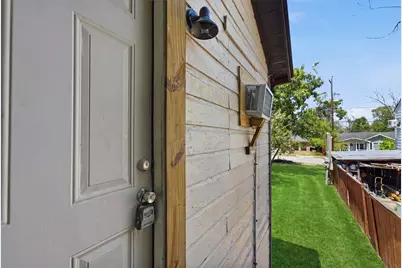 605 E Hunnicutt Street, Baytown, TX 77520 - Photo 5