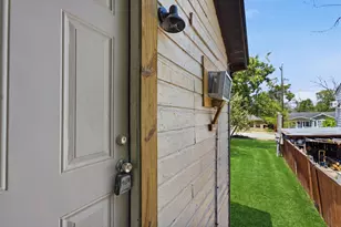 605 E Hunnicutt St, Baytown, TX 77520 - Photo 5