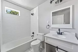 605 E Hunnicutt St, Baytown, TX 77520 - Photo 9