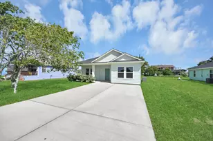 638 Stovall Dr, Palacios, TX 77465 - Photo 3