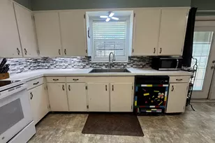 608 Ave K, El Campo, TX 77437 - Photo 9