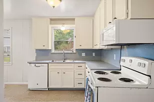 221 11th St, Dickinson, TX 77539 - Photo 7