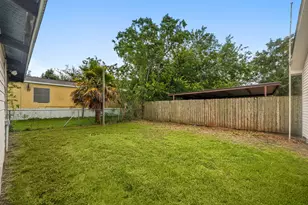 221 11th St, Dickinson, TX 77539 - Photo 29