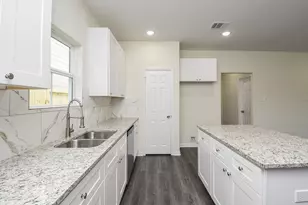 2819 Topiary Ln, Houston, TX 77014 - Photo 11