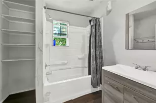 720 Yupon St, Baytown, TX 77520 - Photo 9