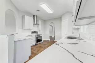 7027 Sun Creek Dr, Hitchcock, TX 77563 - Photo 13