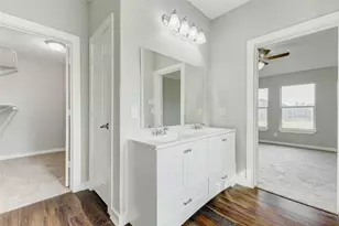 7027 Sun Creek Dr, Hitchcock, TX 77563 - Photo 7