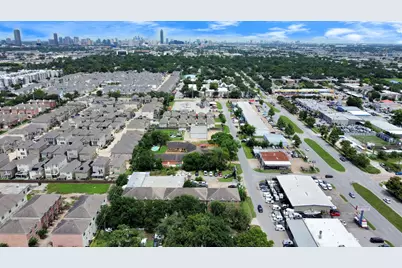 8710 Beverlyhill Street #201, Houston, TX 77063 - Photo 11