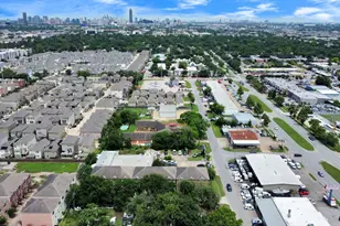 8710 Beverly Hill St, Houston, TX 77063 - Photo 11