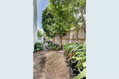 2424 Couch Street, Houston, TX 77008 - Photo 33