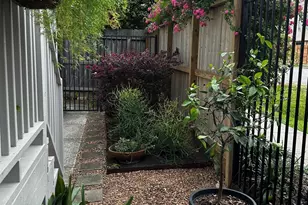 2424 Couch St, Houston, TX 77008 - Photo 33