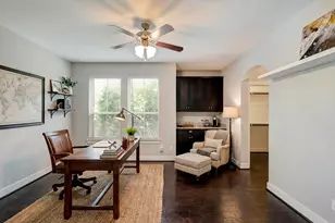 2424 Couch St, Houston, TX 77008 - Photo 7