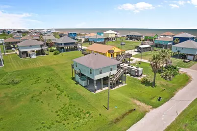 844 S Sage Road, Crystal Beach, TX 77650 - Photo 3