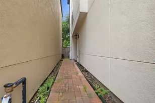 1665 Upland Lakes, Houston, TX 77043 - Photo 23