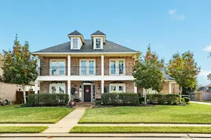 204 Arrowhead Dr, Lake Jackson, TX 77566 - Photo 1