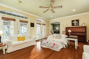 204 Arrowhead Dr, Lake Jackson, TX 77566 - Photo 9