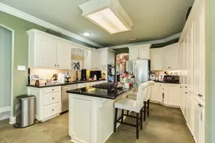 204 Arrowhead Dr, Lake Jackson, TX 77566 - Photo 13