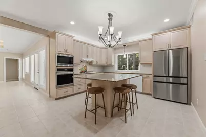 17 Buttonbush Court, The Woodlands, TX 77380 - Photo 9