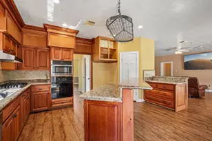 907 Remington Ct, Friendswood, TX 77546 - Photo 9