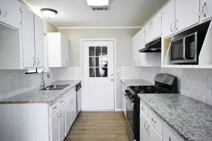 619 W Mahan St, Richwood, TX 77531 - Photo 5