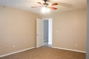 619 W Mahan St, Richwood, TX 77531 - Photo 7