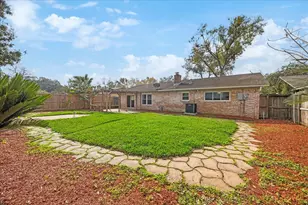 15711 Rill Ln, Houston, TX 77062 - Photo 17