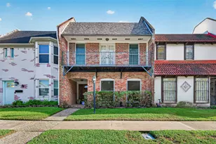 4513 Acacia, Bellaire, TX 77401 - Photo 1