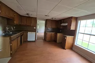 208 S 6th St, Highlands, TX 77562 - Photo 5