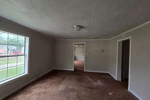 208 S 6th St, Highlands, TX 77562 - Photo 1