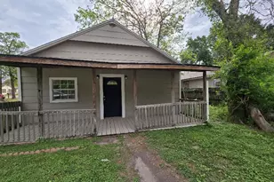 208 S 6th St, Highlands, TX 77562 - Photo 1