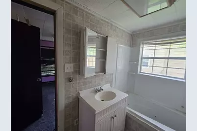 208 S 6th Street, Highlands, TX 77562 - Photo 5