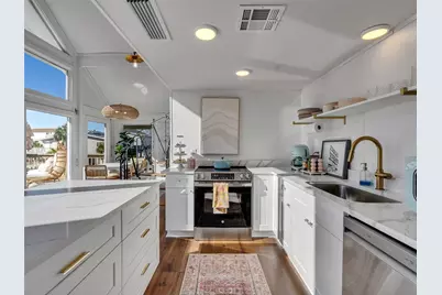 13839 Pirates Beach Boulevard, Galveston, TX 77554 - Photo 11