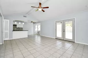 11214 Caribbean Ln, Houston, TX 77089 - Photo 7