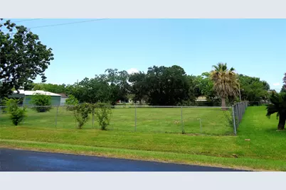 3908 20th Street N, Texas City, TX 77590 - Photo 5