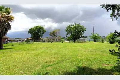 3908 20th Street N, Texas City, TX 77590 - Photo 3