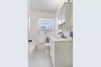 5217 Locust Street, Bellaire, TX 77401 - Photo 9