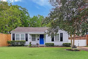 5217 Locust St, Bellaire, TX 77401 - Photo 1