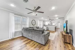 749 E 41st St, Houston, TX 77022 - Photo 3