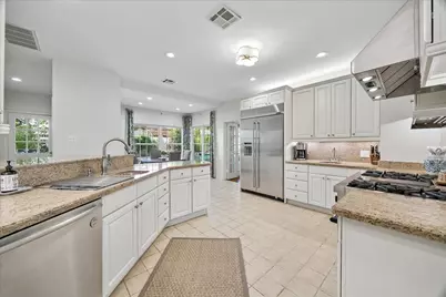 10926 Wickwild Street, Hunters Creek Village, TX 77024 - Photo 3