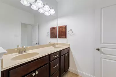 38 S Pinto Point Circle, The Woodlands, TX 77389 - Photo 11