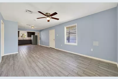 6022 Lyndhurst Drive, Houston, TX 77033 - Photo 15