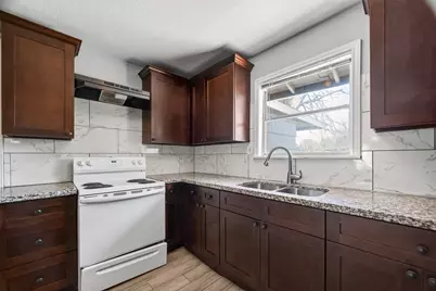 6022 Lyndhurst Drive, Houston, TX 77033 - Photo 7