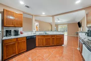 16122 Taloncrest Dr, Houston, TX 77083 - Photo 3