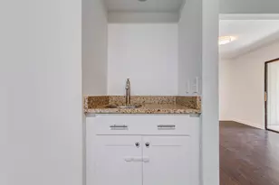 8100 Cambridge St, Houston, TX 77054 - Photo 11