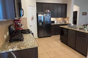 223 Rochester Trail Ln, Dickinson, TX 77539 - Photo 7