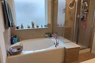 223 Rochester Trail Ln, Dickinson, TX 77539 - Photo 5