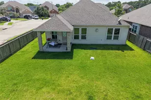 223 Rochester Trail Ln, Dickinson, TX 77539 - Photo 13