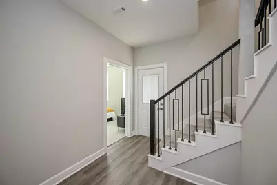 4746 S Mallow Street E, Houston, TX 77033 - Photo 9