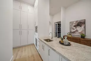 2538 Addison Rd, Houston, TX 77030 - Photo 17