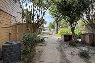 9383 Pagewood Ln, Houston, TX 77063 - Photo 5